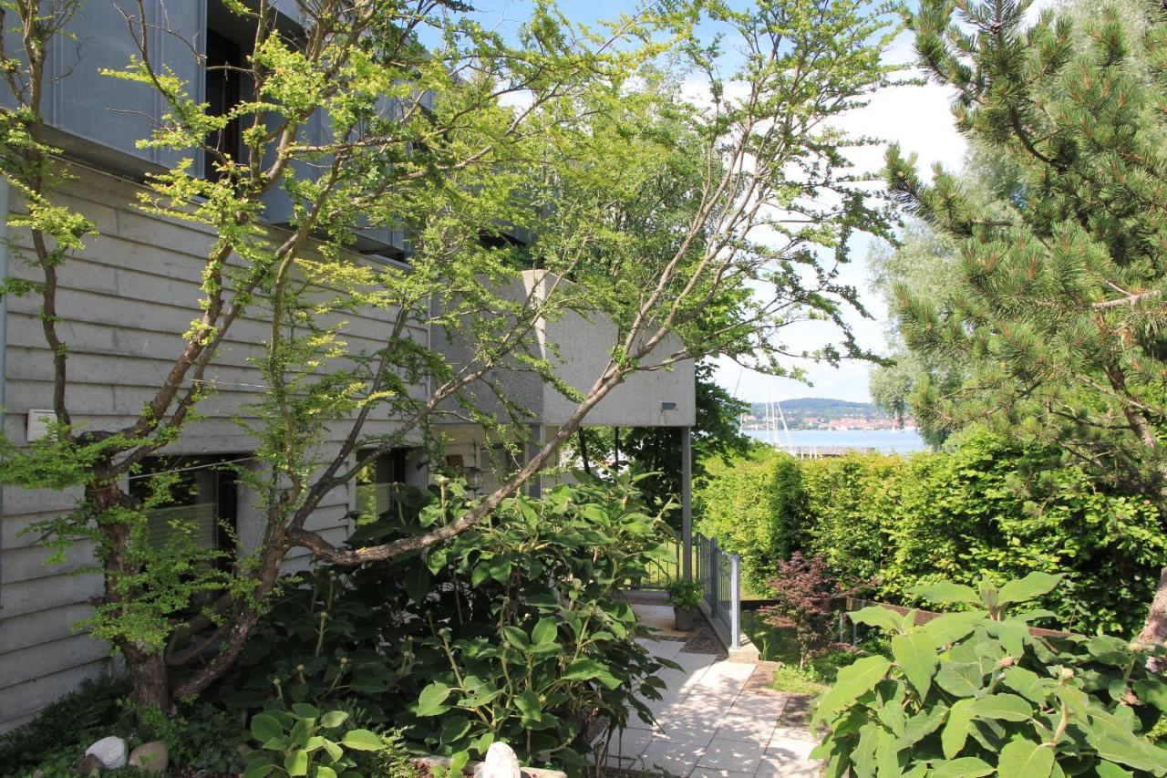 Zwischen Hafen Und Strandbad Konstanz Bagian luar foto