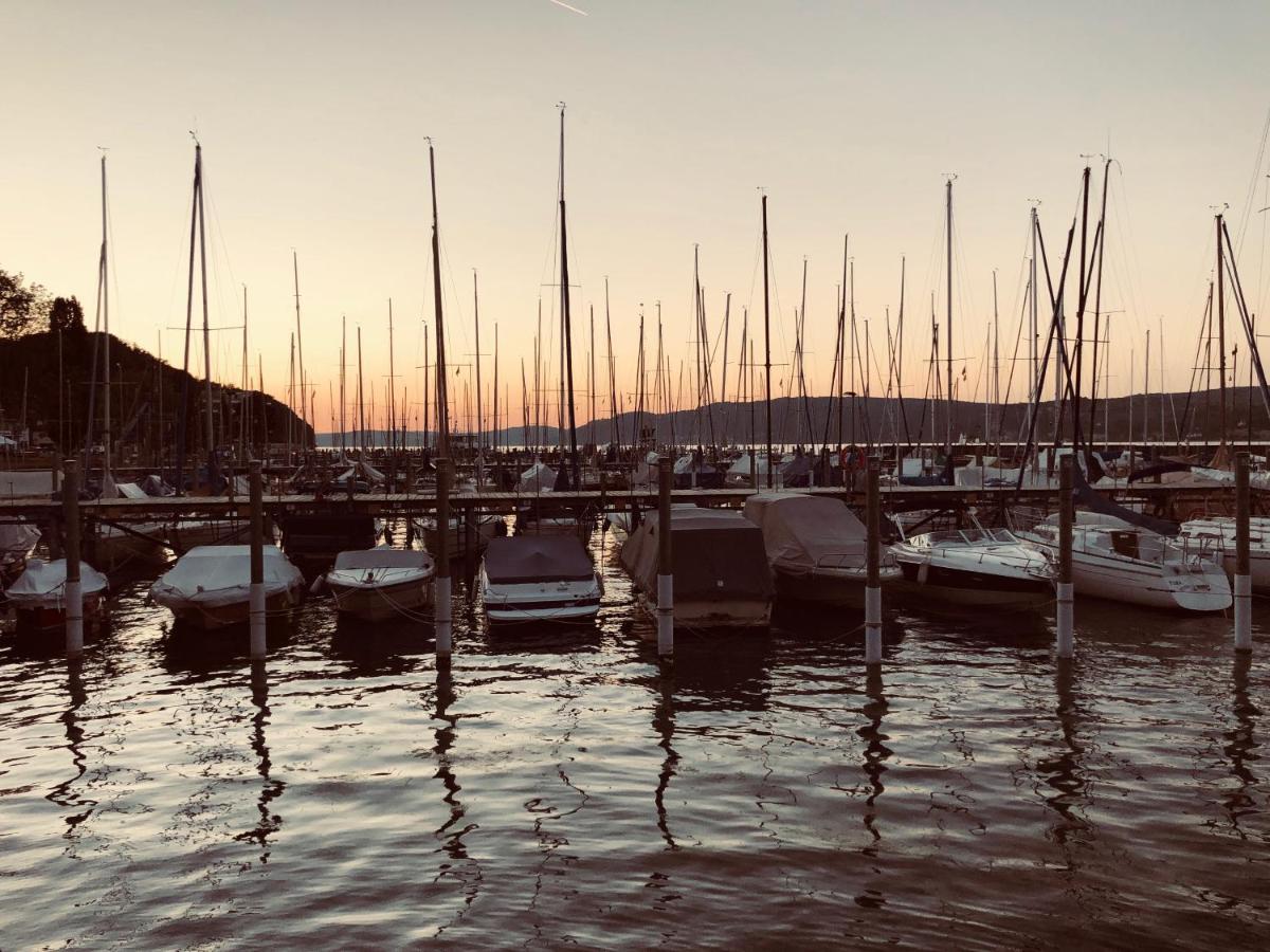 Zwischen Hafen Und Strandbad Konstanz Bagian luar foto