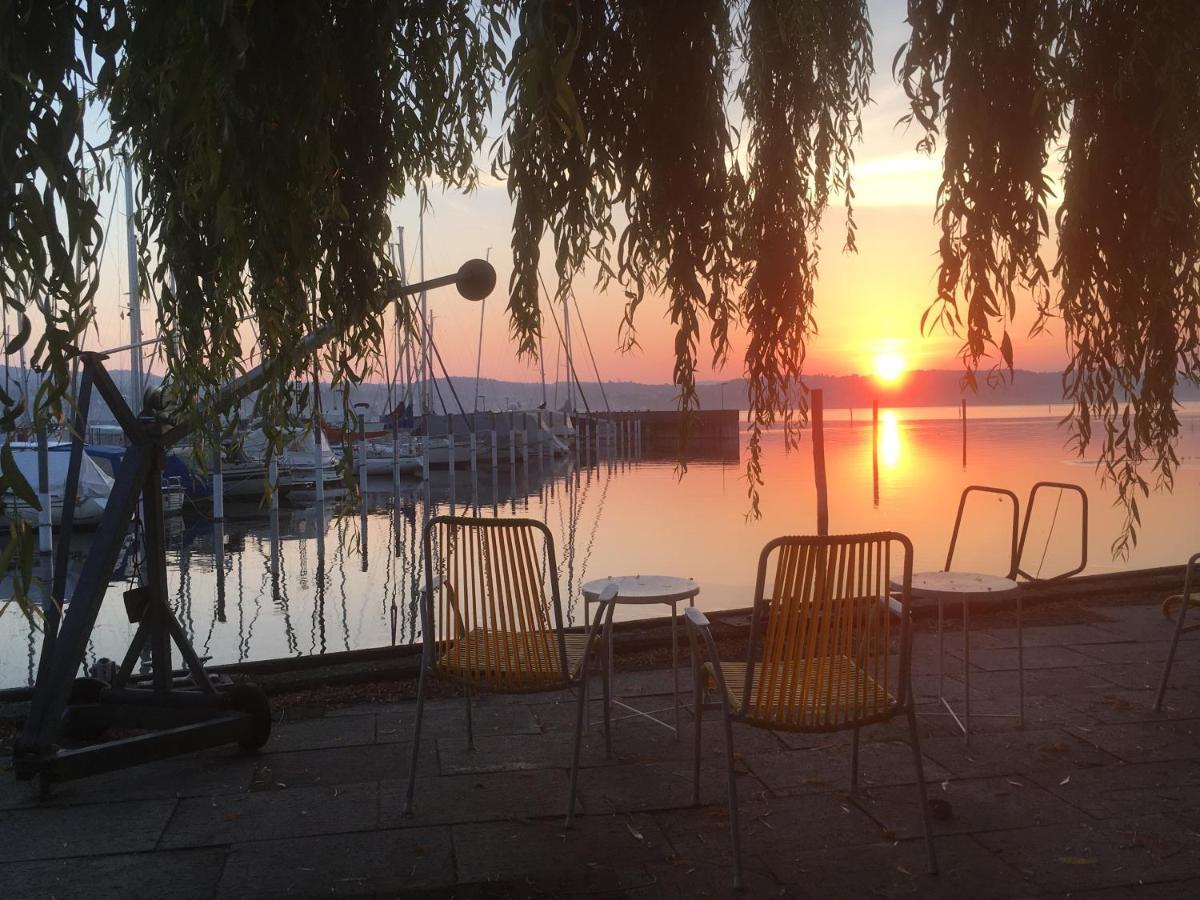 Zwischen Hafen Und Strandbad Konstanz Bagian luar foto